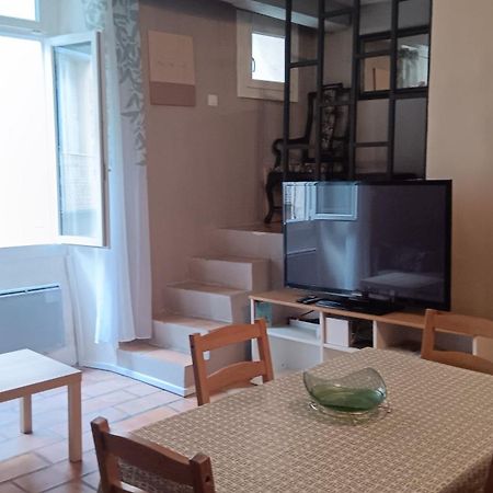 Appartement Pour 4 Personnes Dans Une Rue Tres Calme Saint-Laurent-le-Minier Exterior photo
