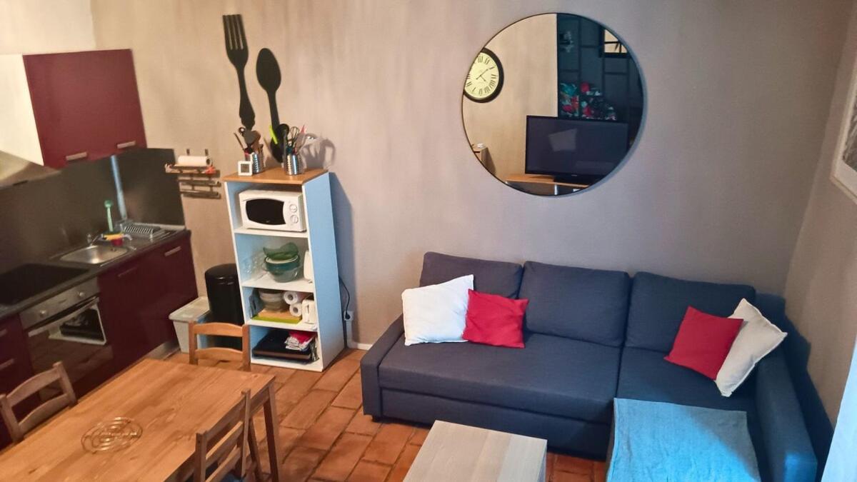 Appartement Pour 4 Personnes Dans Une Rue Tres Calme Saint-Laurent-le-Minier Exterior photo